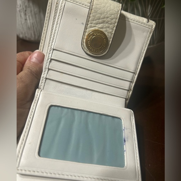 Coach white leather wallet - Picture 10 of 10
